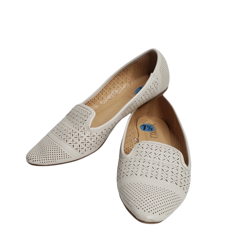 XOXO White Laser Cut Flats Size 7.5